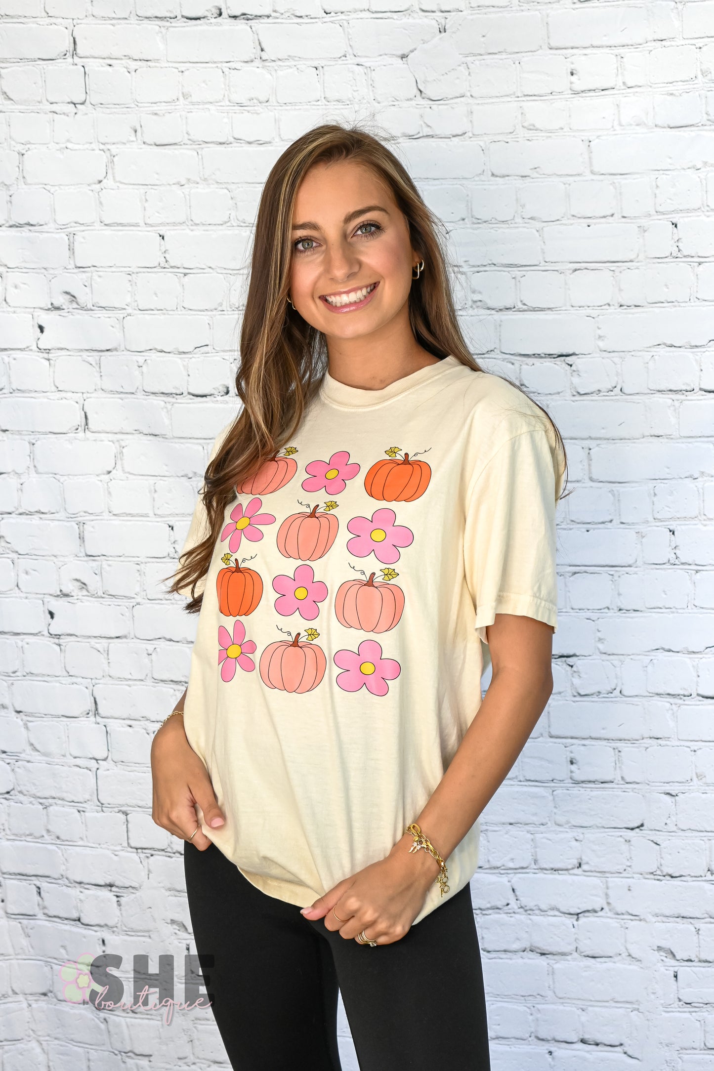 Pumpkins & Daisies Retro Tee -