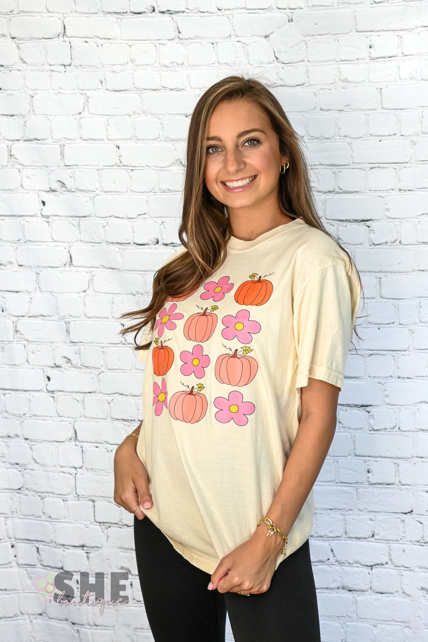 Pumpkins & Daisies Retro Tee -