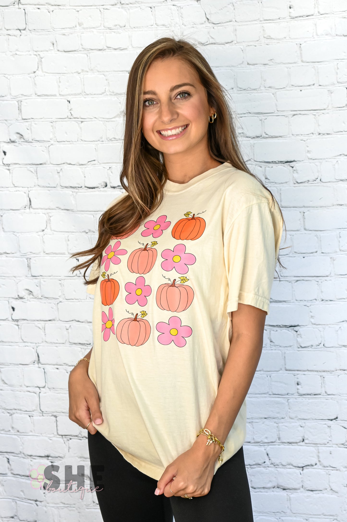 Pumpkins & Daisies Retro Tee -