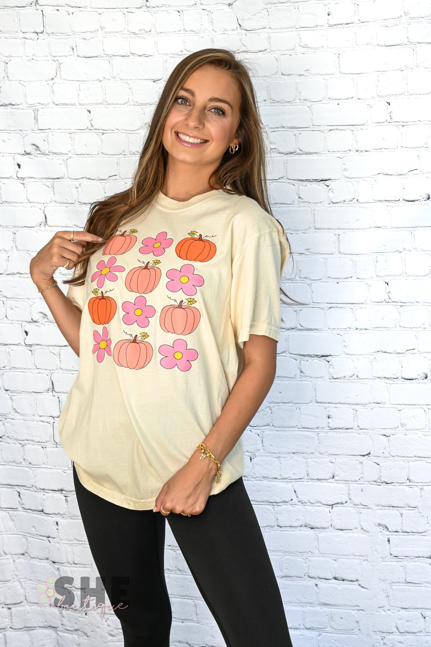 Pumpkins & Daisies Retro Tee -